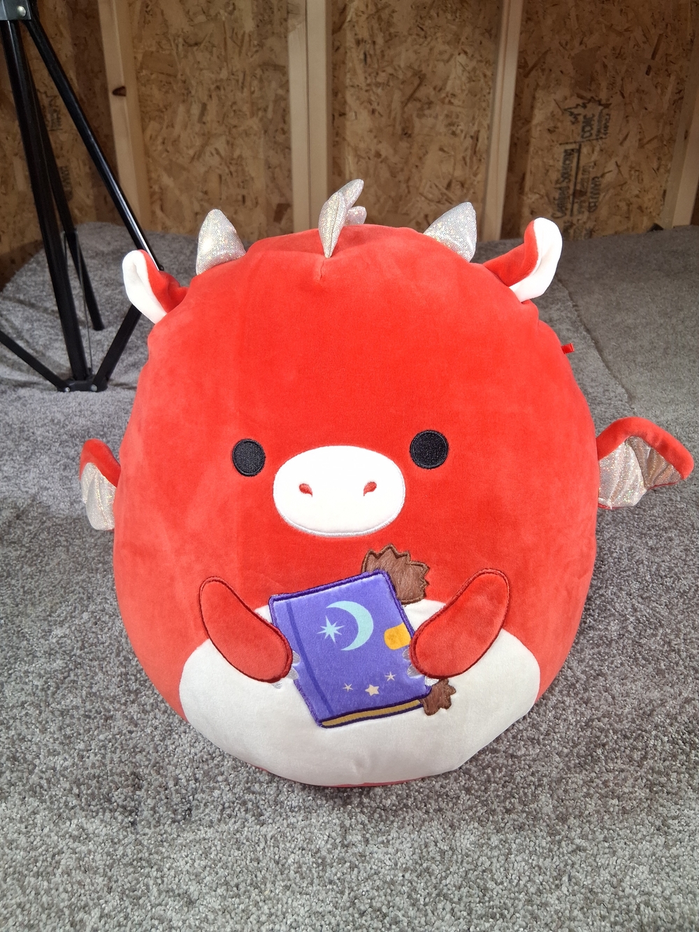 zuru rainbocorns unicorn rescue. outside egg about 14 inches.